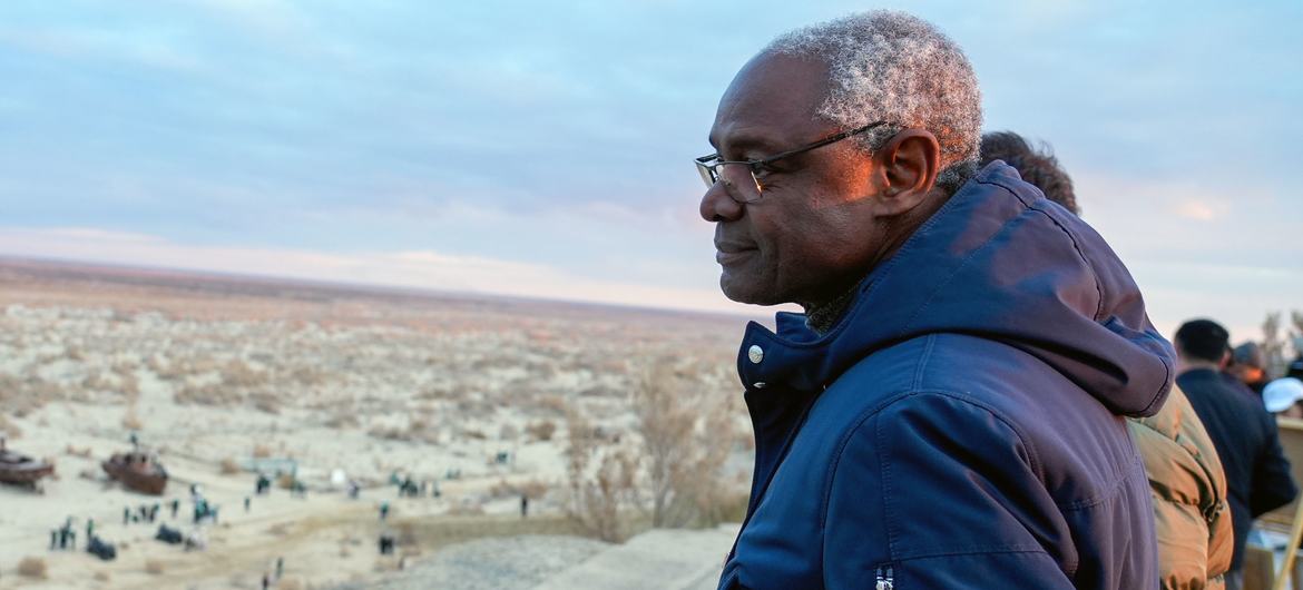 UNCCD Executive Secretary Ibrahim Thiaw visits the Aral Sea in Uzbekistan, which is suffering from the effects of drought.